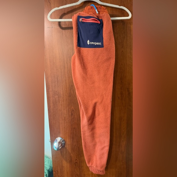 Cotopaxi women’s fleece joggers - Picture 3 of 6